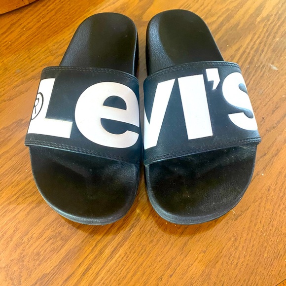 Levi's Shoes - Levis slides side 6.5